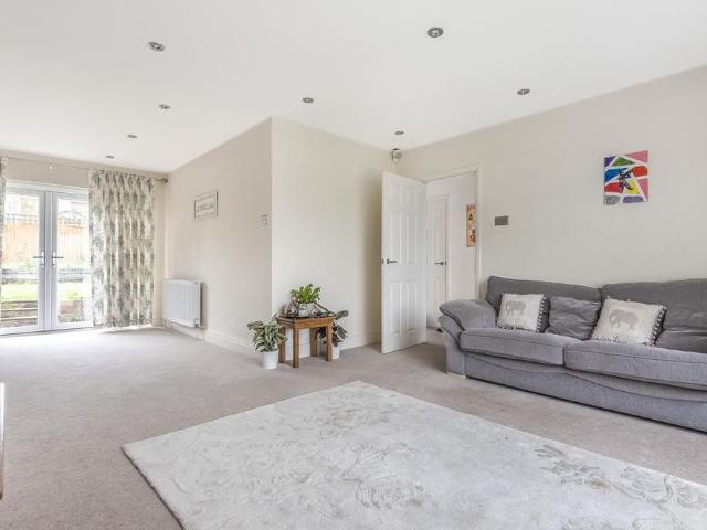 3 bedroom detached house to rent