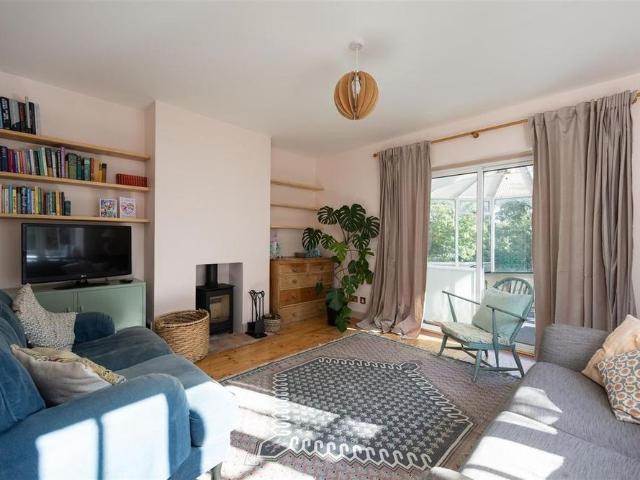 3 bedroom detached house to rent