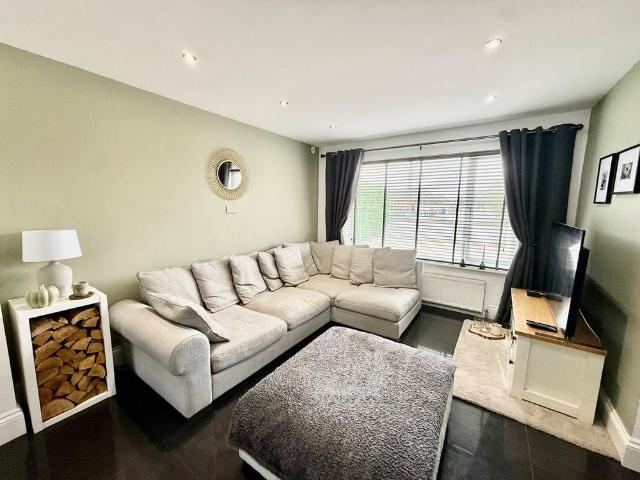 3 bedroom detached house to rent