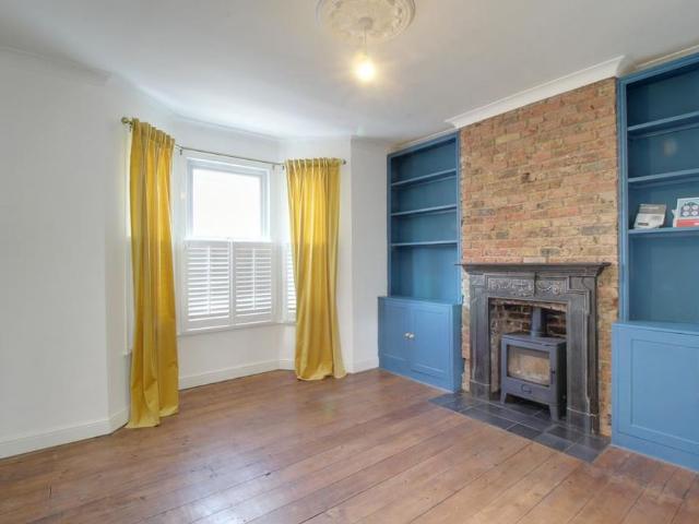 3 bedroom detached house to rent