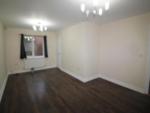3 bedroom detached house to rent