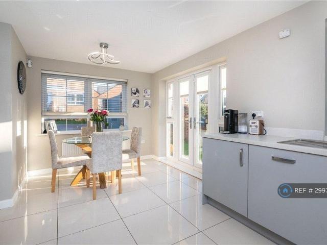 3 bedroom detached house to rent