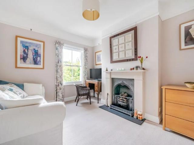 3 bedroom detached house to rent