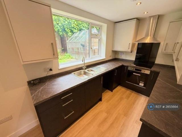 3 bedroom detached house to rent