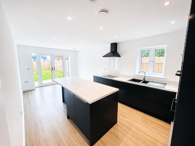 3 bedroom detached house to rent