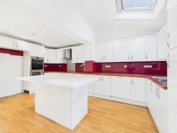 3 bedroom detached house to rent