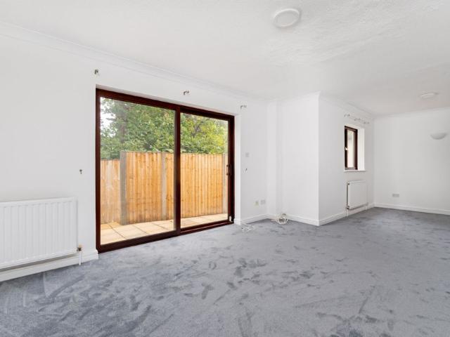 3 Bedroom Detached House To Rent