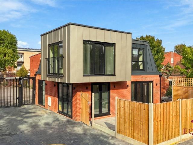 3 bedroom Detached house to rent