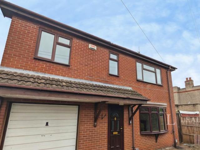 3 bedroom detached house to rent
