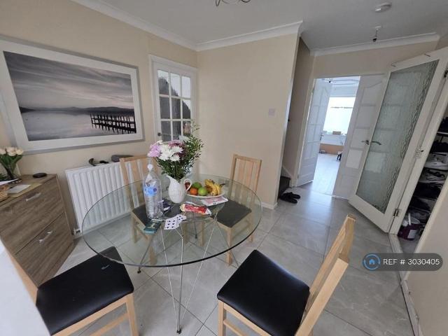 3 bedroom detached house to rent