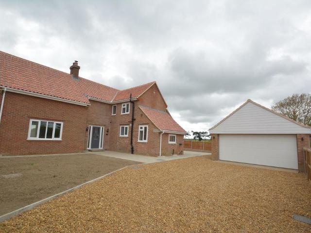 3 bedroom detached house to rent
