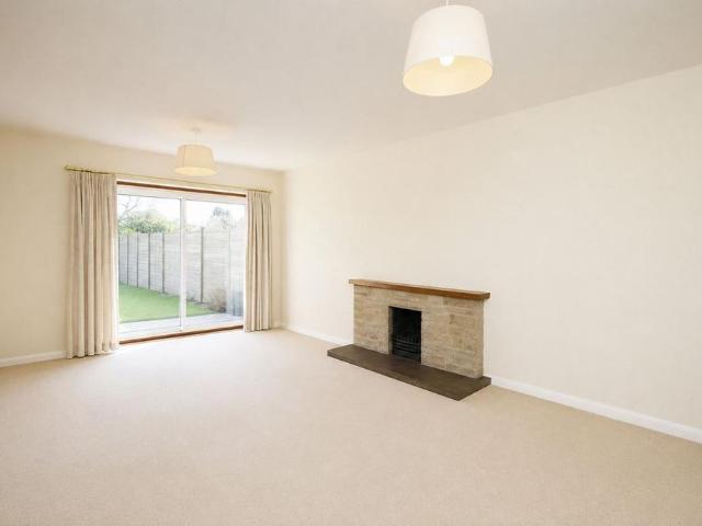 3 bedroom detached house to rent