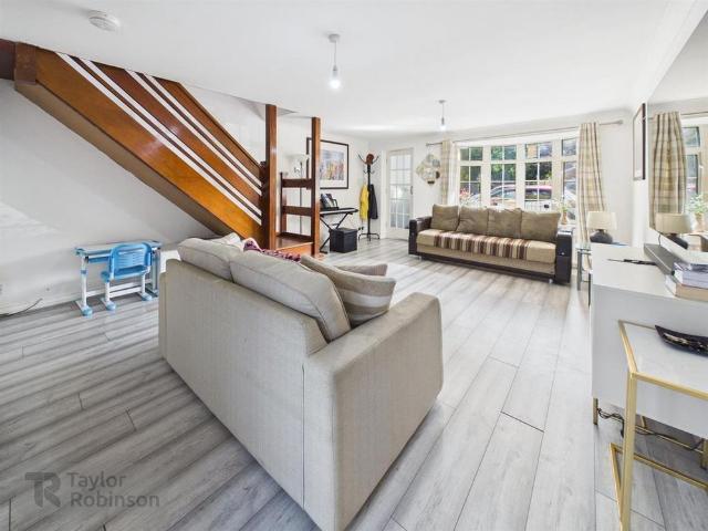3 bedroom detached house to rent