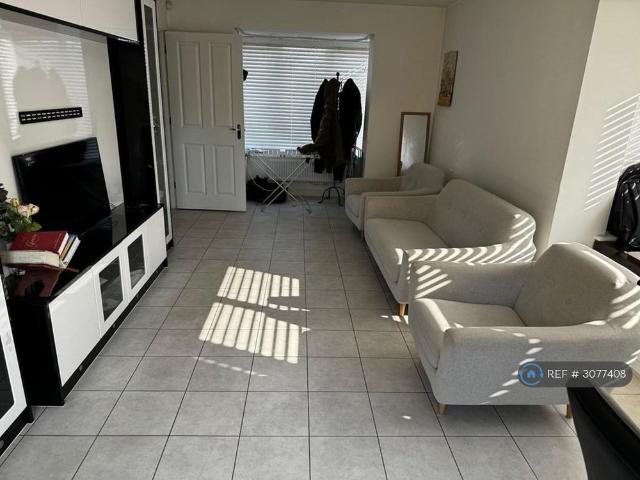 3 bedroom detached house to rent