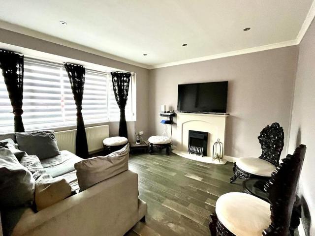 3 bedroom detached house to rent