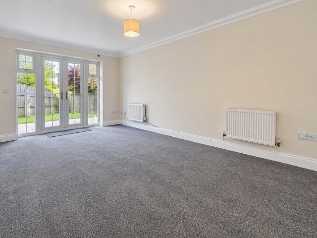 3 bedroom detached house to rent