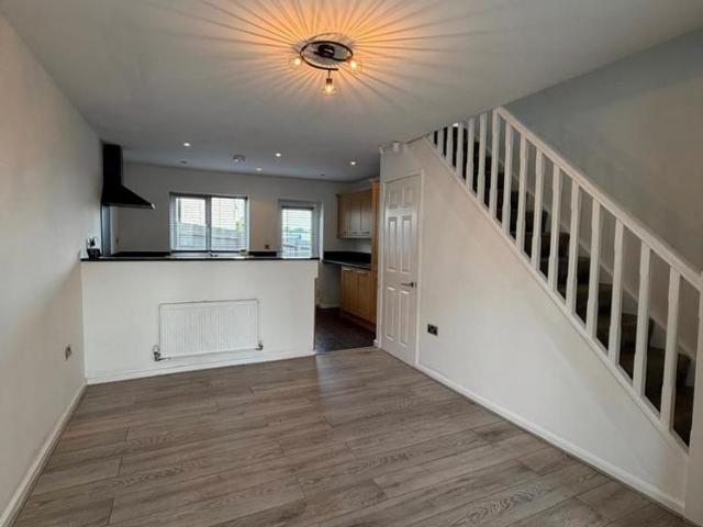 3 bedroom detached house to rent
