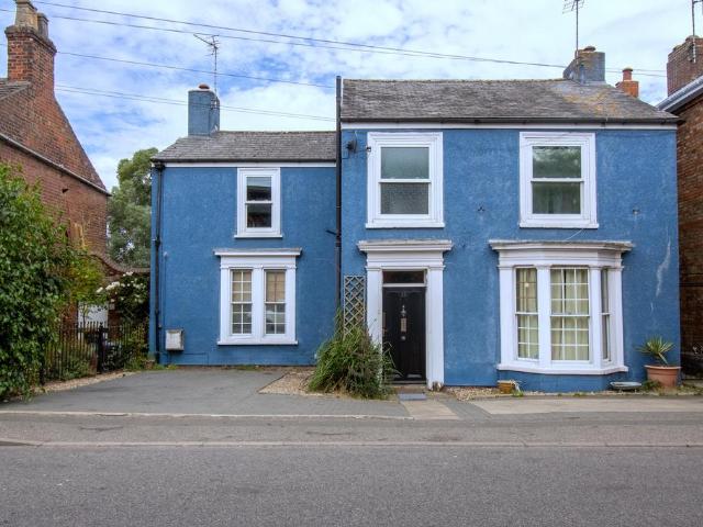 3 bedroom detached house to rent