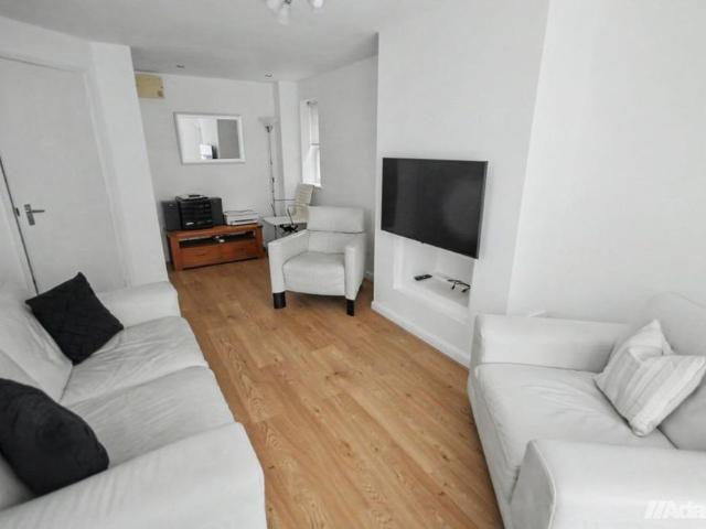 3 bedroom detached house to rent