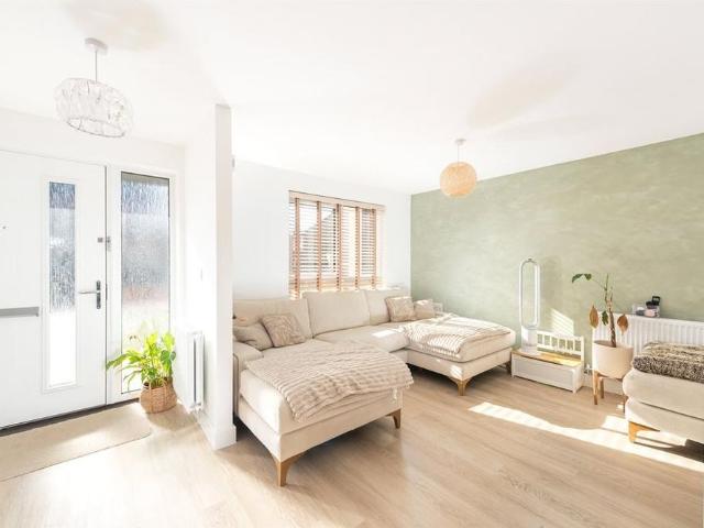3 bedroom detached house to rent