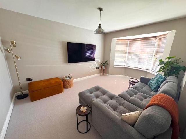 3 bedroom detached house to rent