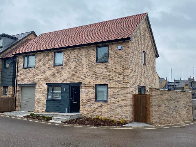 3 bedroom detached house to rent