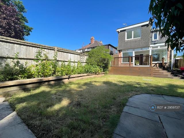 3 bedroom detached house to rent