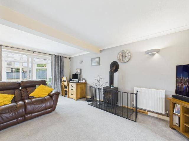 3 bedroom detached house to rent