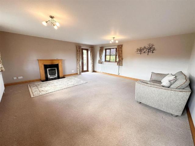 3 bedroom detached house to rent