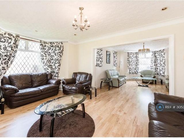 3 bedroom detached house to rent