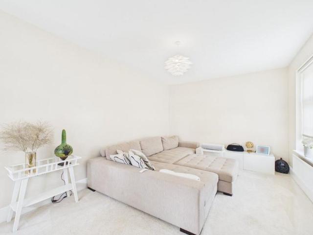 3 bedroom detached house to rent