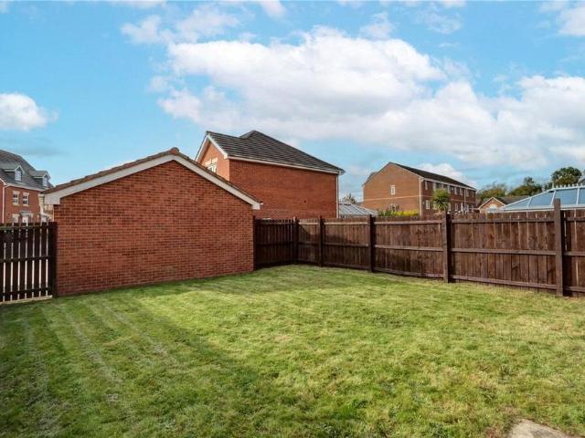 3 bedroom detached house to rent
