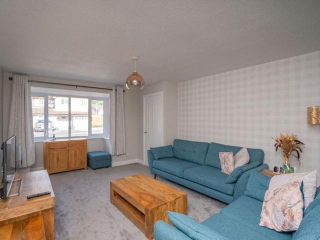 3 bedroom detached house to rent