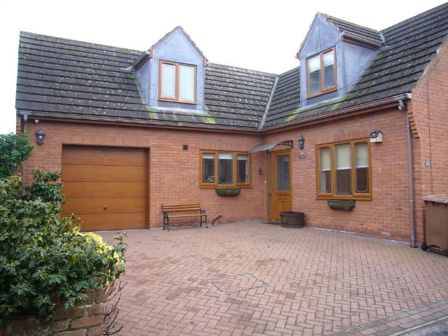 3 bedroom detached house to rent