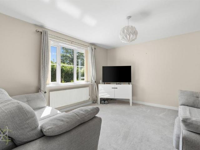 3 bedroom detached house to rent