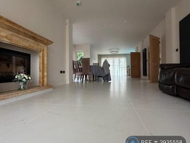 3 bedroom detached house to rent