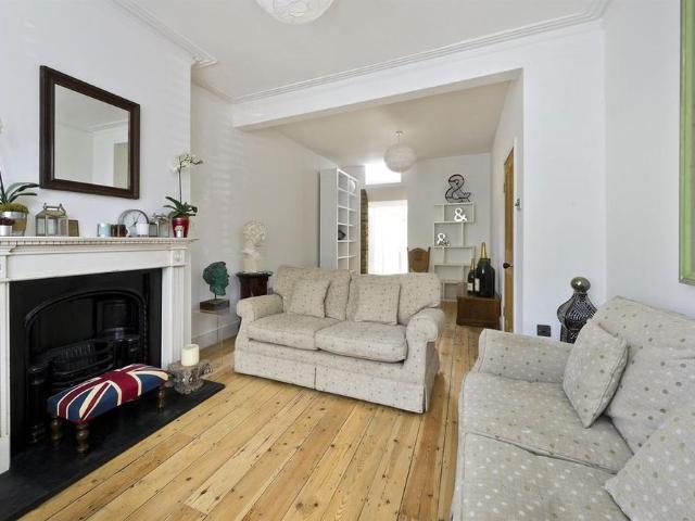 3 bedroom detached house to rent