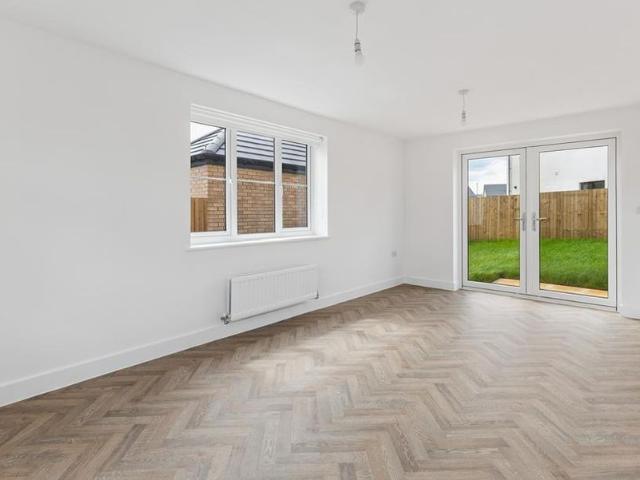 3 bedroom detached house to rent