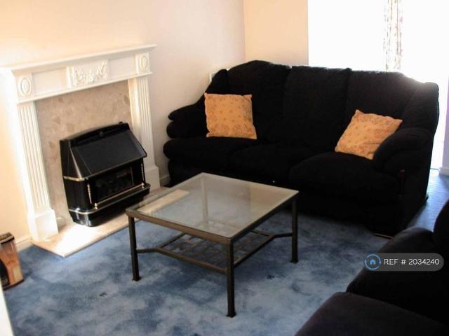 3 bedroom detached house to rent
