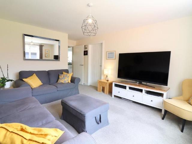 3 bedroom detached house to rent