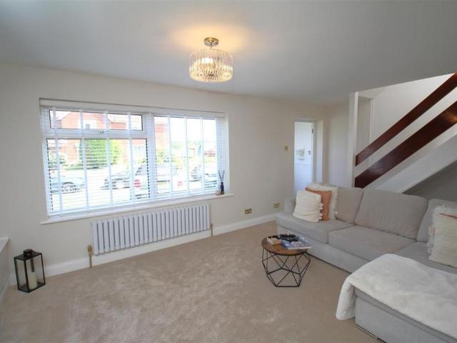 3 bedroom detached house to rent