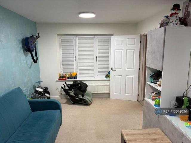 3 bedroom detached house to rent