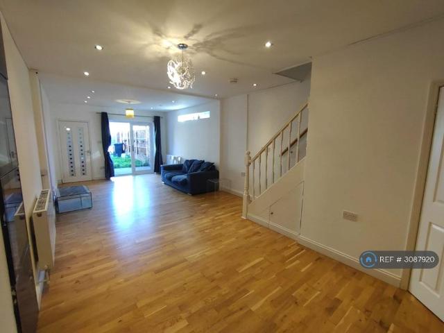 3 bedroom detached house to rent