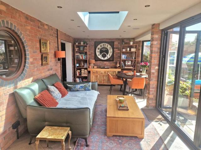 3 bedroom detached house to rent