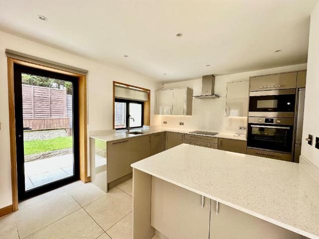 3 bedroom detached house to rent