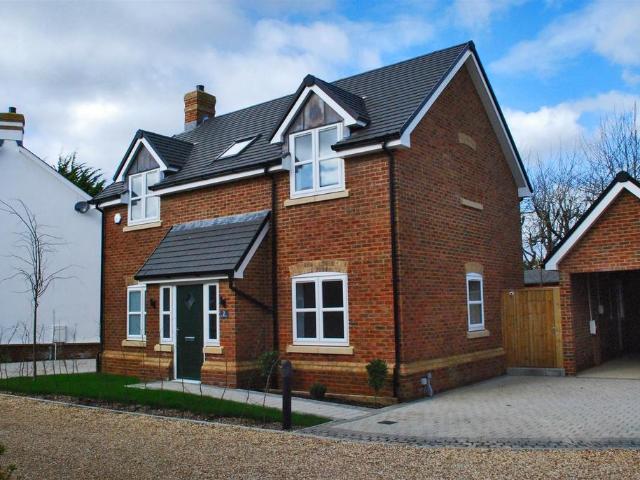 3 bedroom detached house to rent