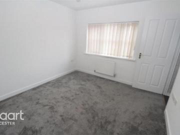 3 bedroom detached house to rent