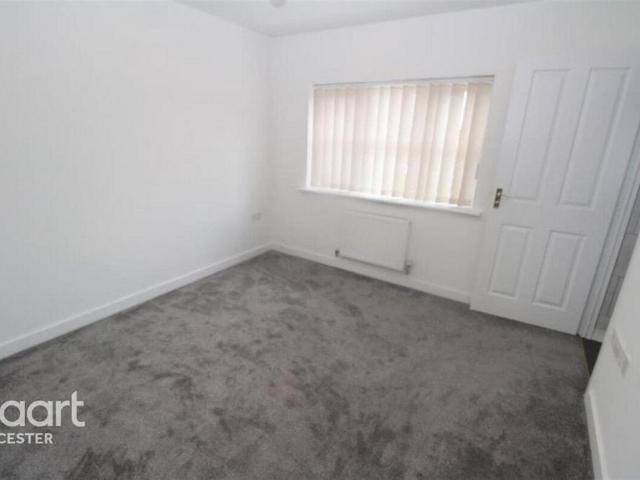 3 bedroom detached house to rent