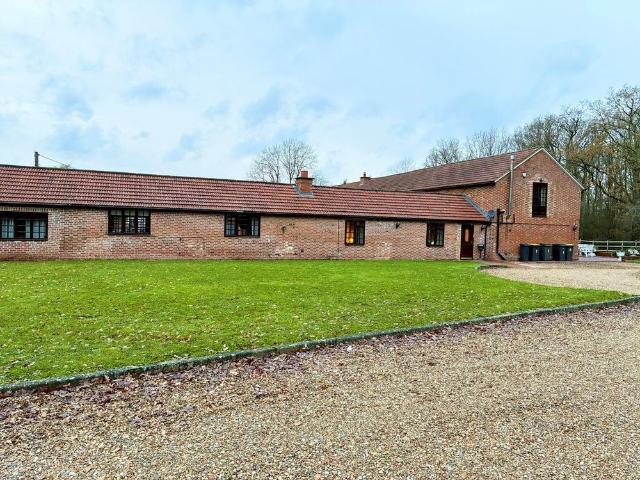 3 bedroom barn conversion to rent