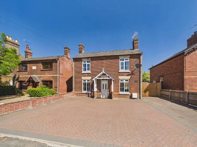 3 bedroom detached house to rent